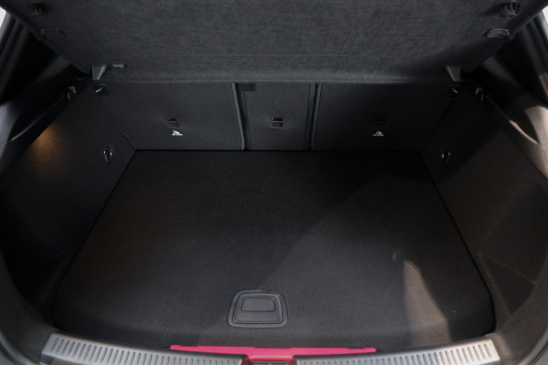 Mercedes-Benz A-Klasse 250e AMG Panodak Leer Navi PTS Ambient Climate Zwarte binnenhemel Cruise Stoelverwarming LM velgen EQ BTW auto!