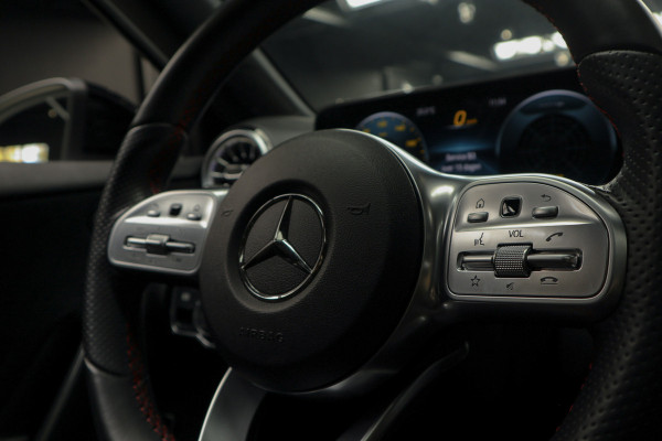 Mercedes-Benz A-Klasse 250e AMG Panodak Leer Navi PTS Ambient Climate Zwarte binnenhemel Cruise Stoelverwarming LM velgen EQ BTW auto!