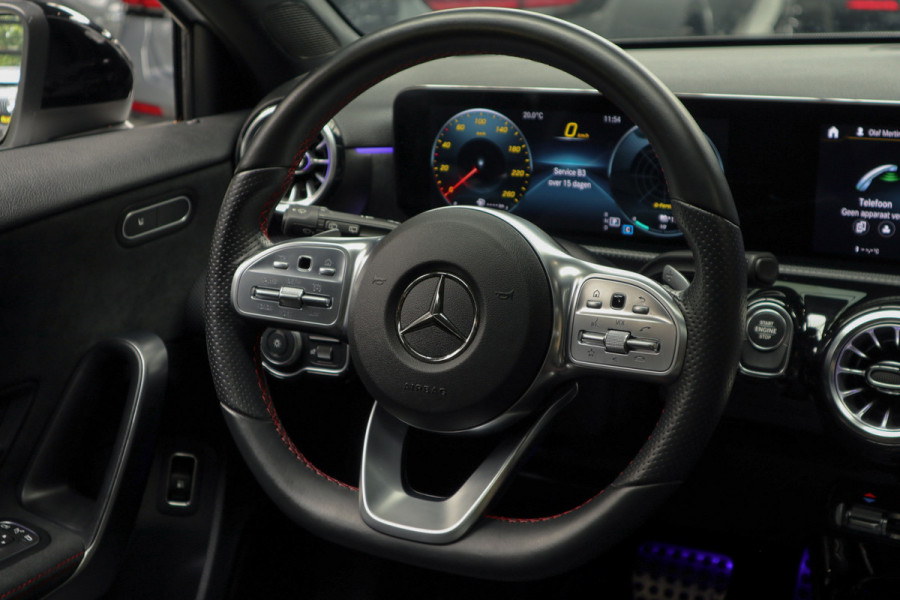 Mercedes-Benz A-Klasse 250e AMG Panodak Leer Navi PTS Ambient Climate Zwarte binnenhemel Cruise Stoelverwarming LM velgen EQ BTW auto!