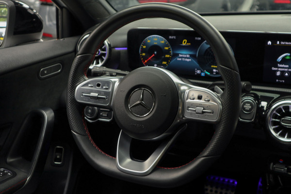 Mercedes-Benz A-Klasse 250e AMG Panodak Leer Navi PTS Ambient Climate Zwarte binnenhemel Cruise Stoelverwarming LM velgen EQ BTW auto!