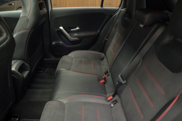 Mercedes-Benz A-Klasse 250e AMG Panodak Leer Navi PTS Ambient Climate Zwarte binnenhemel Cruise Stoelverwarming LM velgen EQ BTW auto!