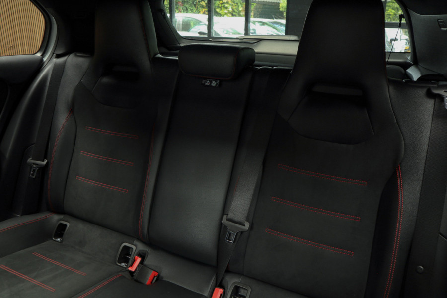 Mercedes-Benz A-Klasse 250e AMG Panodak Leer Navi PTS Ambient Climate Zwarte binnenhemel Cruise Stoelverwarming LM velgen EQ BTW auto!