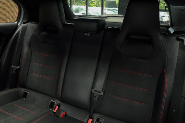 Mercedes-Benz A-Klasse 250e AMG Panodak Leer Navi PTS Ambient Climate Zwarte binnenhemel Cruise Stoelverwarming LM velgen EQ BTW auto!
