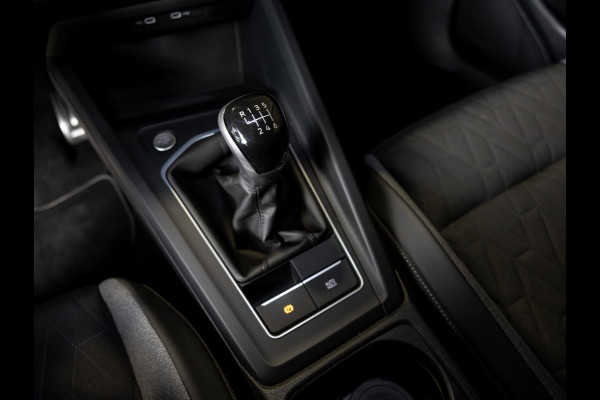 Volkswagen Golf 1.5 TSI / 116pk / Stoelverwarming / Navigatie / Adaptieve cruise control / Apple carplay / Airco