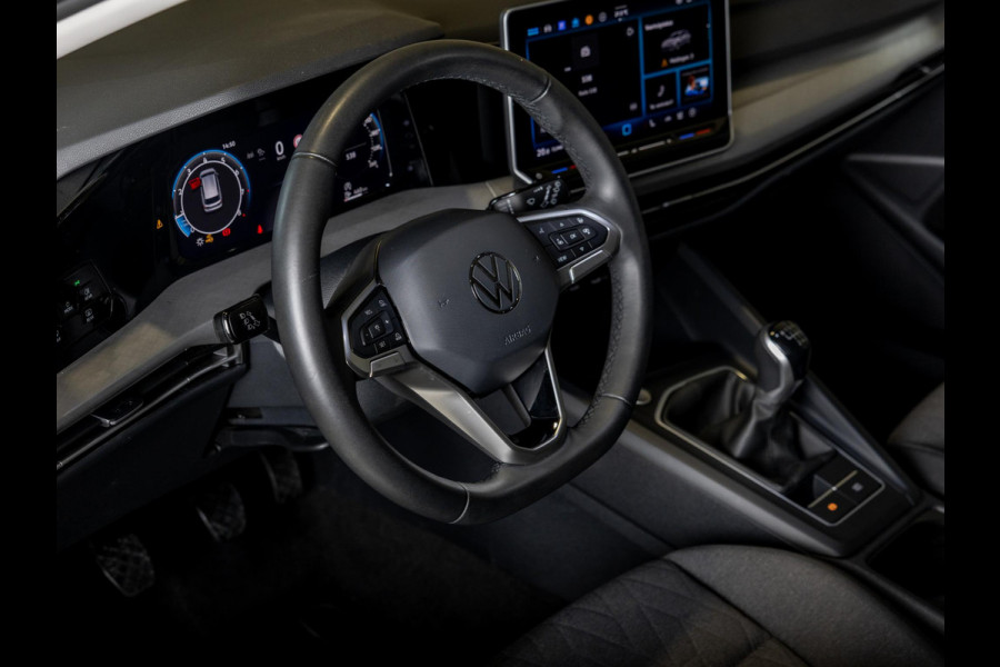 Volkswagen Golf Variant 1.5 TSI Life Edition / 116pk / Stoelverwarming / Adaptieve cruise control / Apple carplay / Stuurwielverwarming /