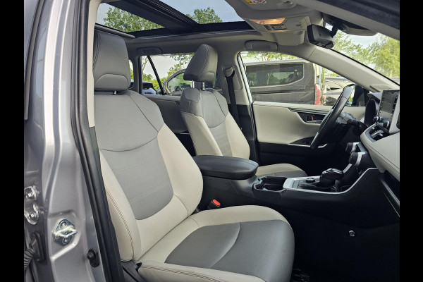 Toyota RAV4 2.5 Hybrid AWD Bi-Tone 220 pk | Trekhaak | Leder | Schuif-kanteldak | JBL geluid | Stoelverwarming | Camera etc.