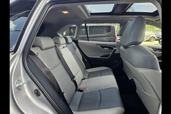 Toyota RAV4 2.5 Hybrid AWD Bi-Tone 220 pk | Trekhaak | Leder | Schuif-kanteldak | JBL geluid | Stoelverwarming | Camera etc.