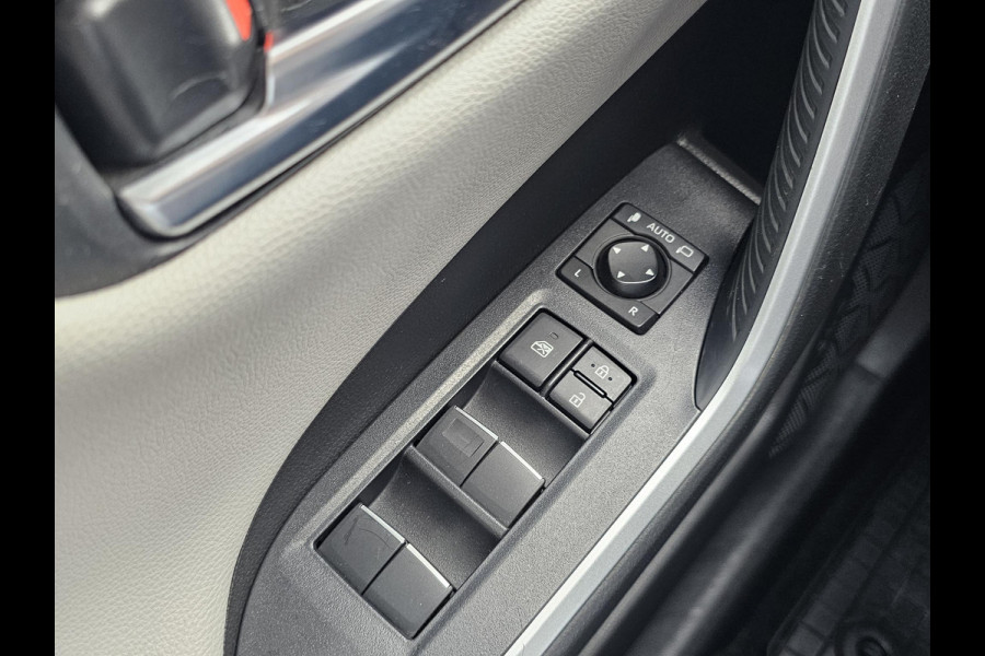 Toyota RAV4 2.5 Hybrid AWD Bi-Tone 220 pk | Trekhaak | Leder | Schuif-kanteldak | JBL geluid | Stoelverwarming | Camera etc.