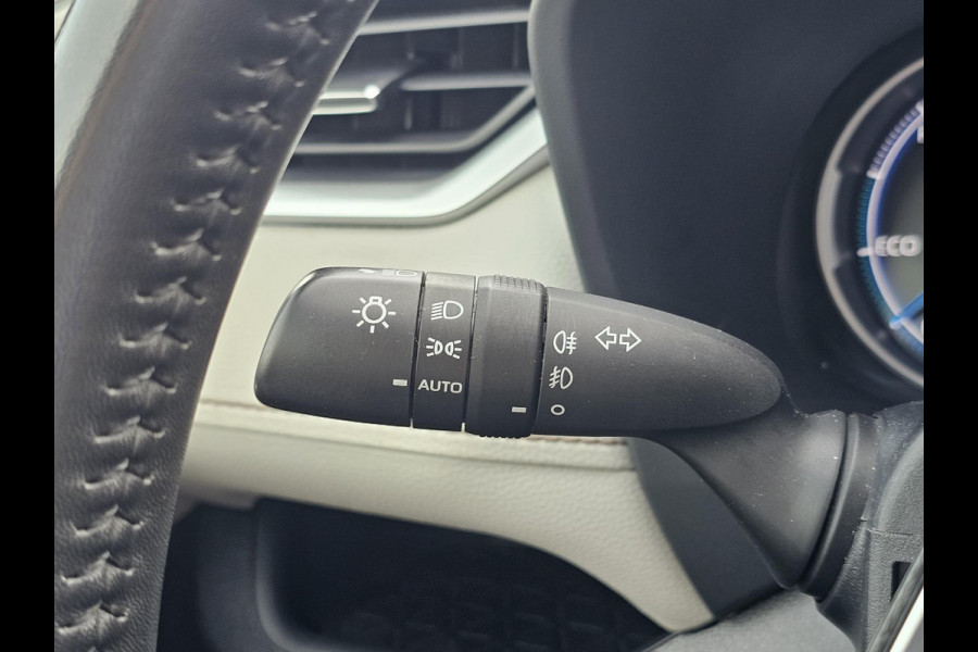Toyota RAV4 2.5 Hybrid AWD Bi-Tone 220 pk | Trekhaak | Leder | Schuif-kanteldak | JBL geluid | Stoelverwarming | Camera etc.