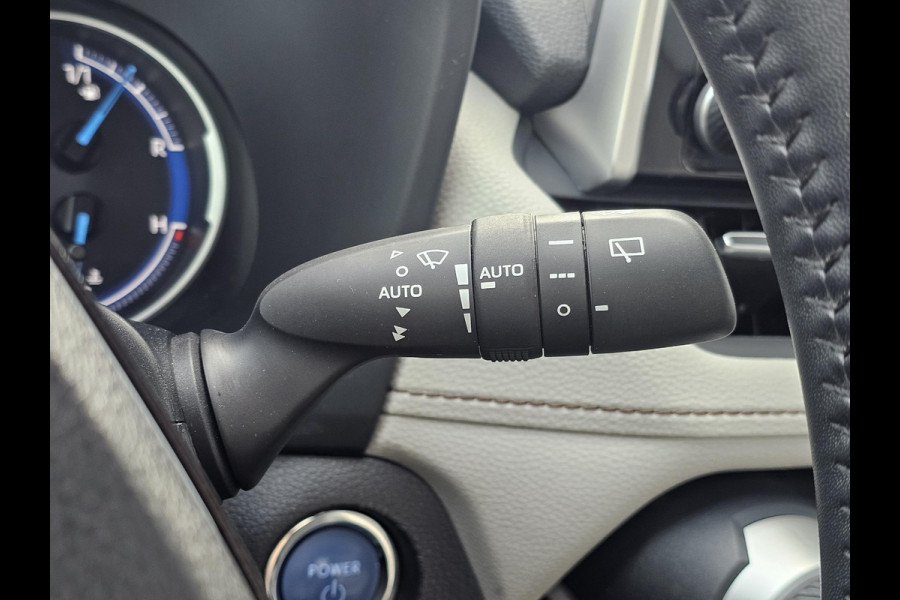 Toyota RAV4 2.5 Hybrid AWD Bi-Tone 220 pk | Trekhaak | Leder | Schuif-kanteldak | JBL geluid | Stoelverwarming | Camera etc.