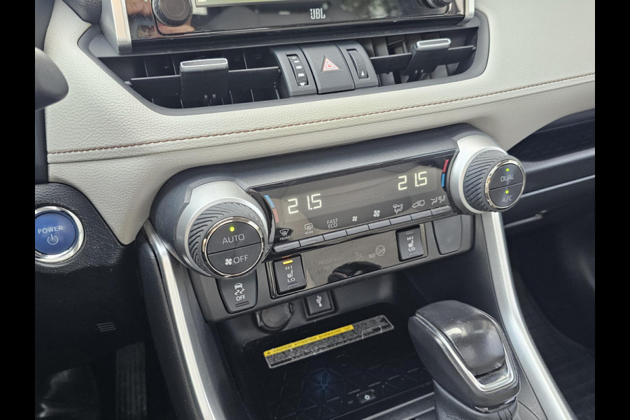 Toyota RAV4 2.5 Hybrid AWD Bi-Tone 220 pk | Trekhaak | Leder | Schuif-kanteldak | JBL geluid | Stoelverwarming | Camera etc.