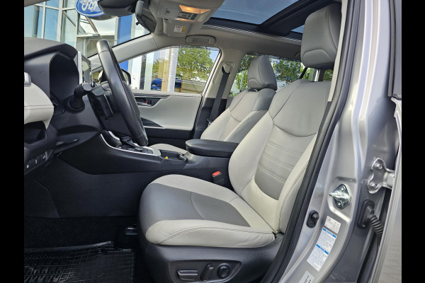 Toyota RAV4 2.5 Hybrid AWD Bi-Tone 220 pk | Trekhaak | Leder | Schuif-kanteldak | JBL geluid | Stoelverwarming | Camera etc.