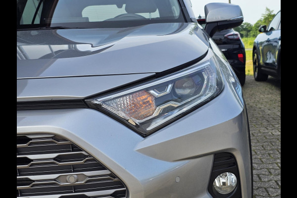 Toyota RAV4 2.5 Hybrid AWD Bi-Tone 220 pk | Trekhaak | Leder | Schuif-kanteldak | JBL geluid | Stoelverwarming | Camera etc.