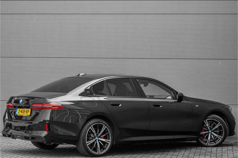 BMW 5 Serie 530e M-Sport Pro Pano Iconic Glow H/K Camera 20"