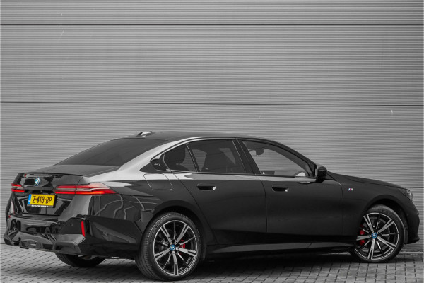 BMW 5 Serie 530e M-Sport Pro Pano Iconic Glow H/K Camera 20"