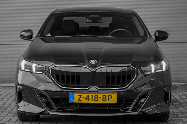 BMW 5 Serie 530e M-Sport Pro Pano Iconic Glow H/K Camera 20"