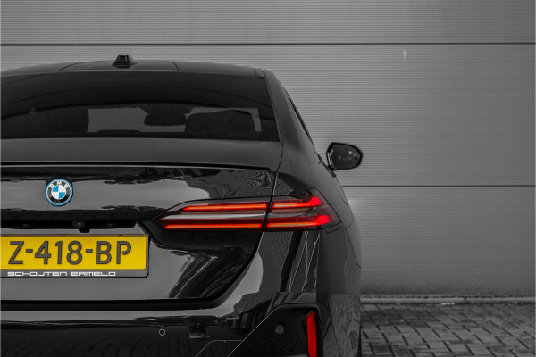 BMW 5 Serie 530e M-Sport Pro Pano Iconic Glow H/K Camera 20"