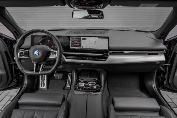 BMW 5 Serie 530e M-Sport Pro Pano Iconic Glow H/K Camera 20"