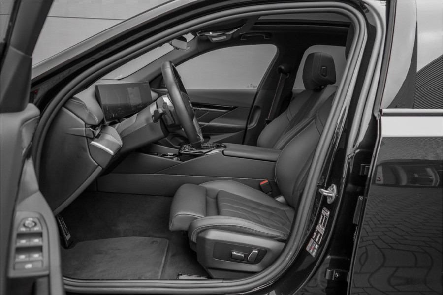 BMW 5 Serie 530e M-Sport Pro Pano Iconic Glow H/K Camera 20"