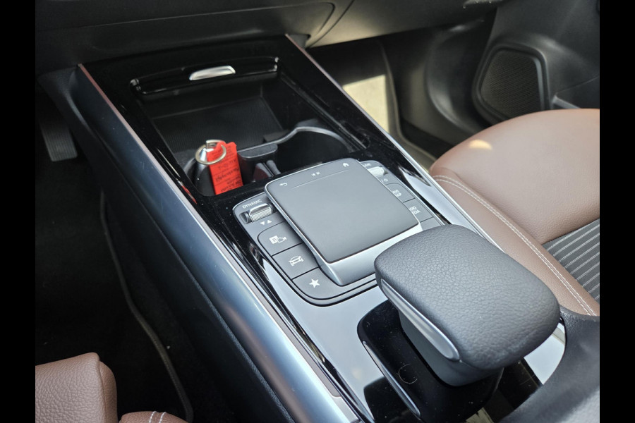 Mercedes-Benz GLA 250 e Business Solution Luxury Limited 18"/Trekhaak/Sfeerverlichting/Camera/PDC v+a/Apple Carplay & Android Auto
