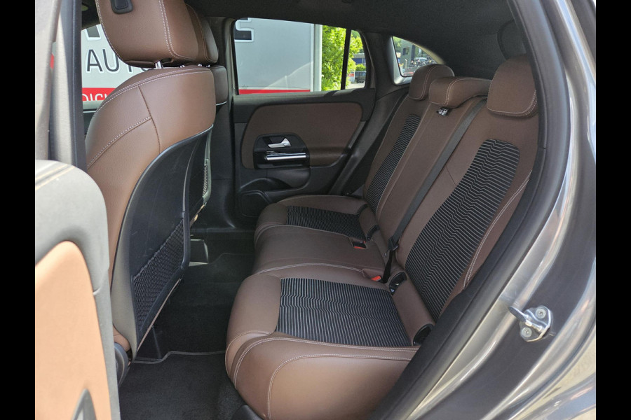 Mercedes-Benz GLA 250 e Business Solution Luxury Limited 18"/Trekhaak/Sfeerverlichting/Camera/PDC v+a/Apple Carplay & Android Auto