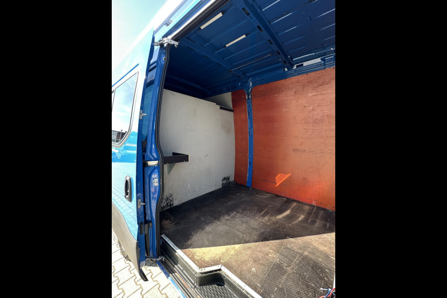 Iveco Daily 35C16V 2.3 352 L2H2 Automaat|Trekhaak 3500KG|Cruis