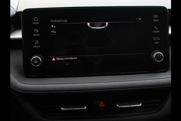 Škoda Fabia 1.0 TSI 110pk Automaat Selection Climate control Adaptieve cruise control Lane assist Parkeersensoren achter Stuurverwarming Stoel verwarming Apple Carplay/ Android Auto