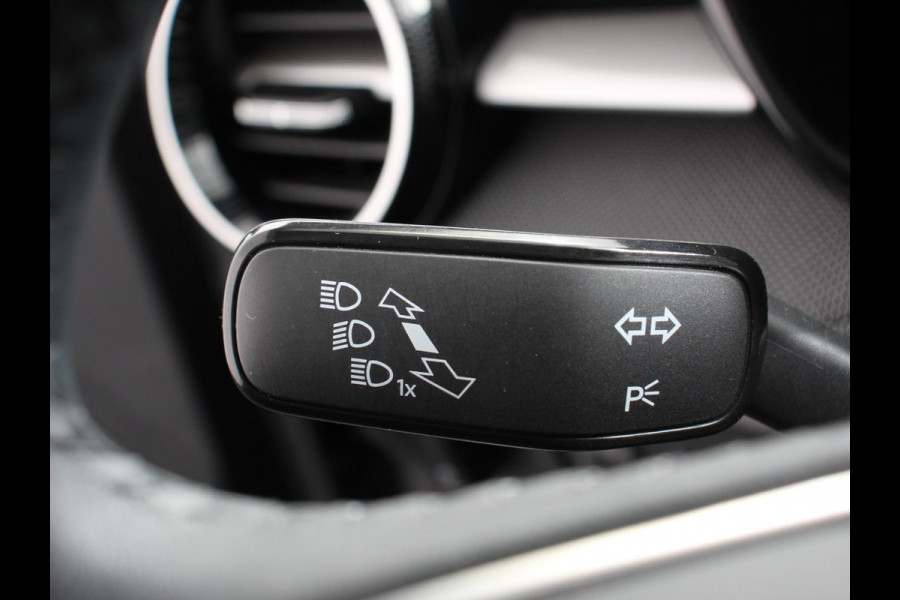 Škoda Fabia 1.0 TSI 110pk Automaat Selection Climate control Adaptieve cruise control Lane assist Parkeersensoren achter Stuurverwarming Stoel verwarming Apple Carplay/ Android Auto