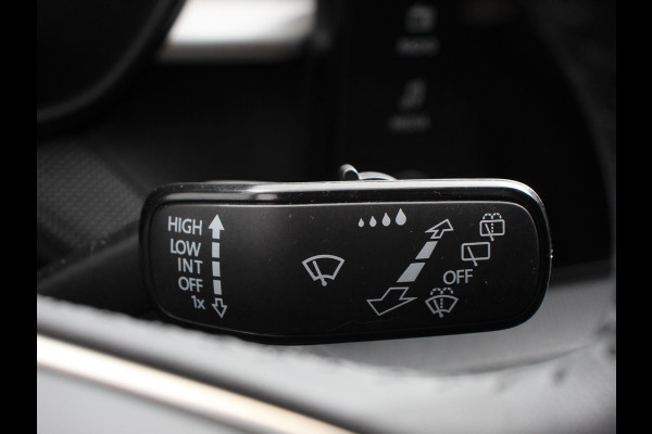 Škoda Fabia 1.0 TSI 110pk Automaat Selection Climate control Adaptieve cruise control Lane assist Parkeersensoren achter Stuurverwarming Stoel verwarming Apple Carplay/ Android Auto