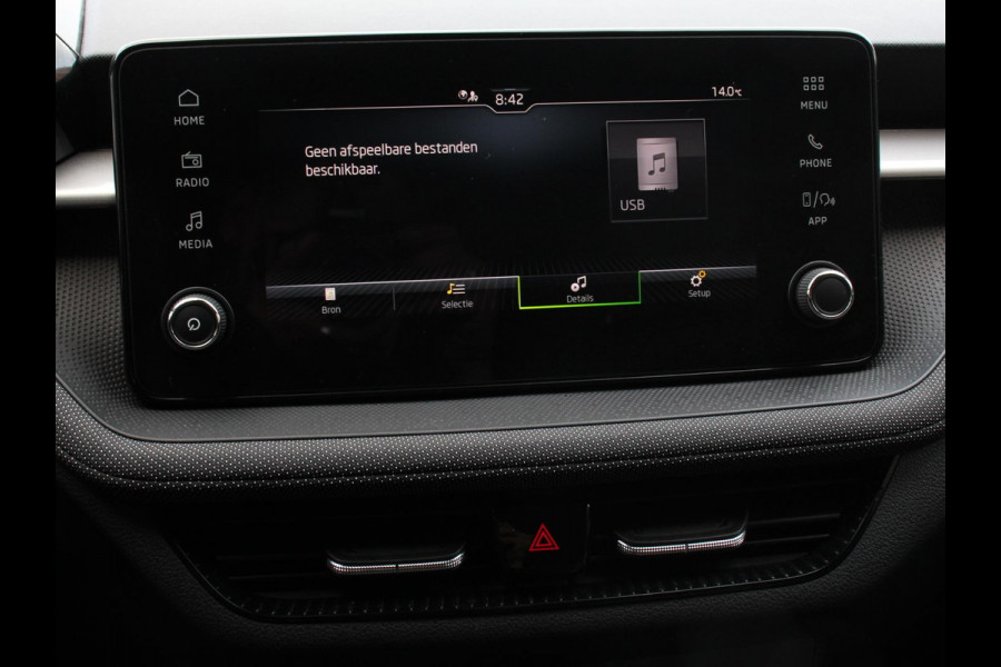 Škoda Fabia 1.0 TSI 110pk Automaat Selection Climate control Adaptieve cruise control Lane assist Parkeersensoren achter Stuurverwarming Stoel verwarming Apple Carplay/ Android Auto