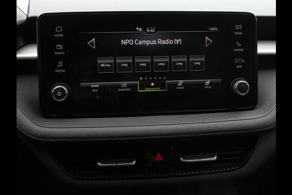 Škoda Fabia 1.0 TSI 110pk Automaat Selection Climate control Adaptieve cruise control Lane assist Parkeersensoren achter Stuurverwarming Stoel verwarming Apple Carplay/ Android Auto