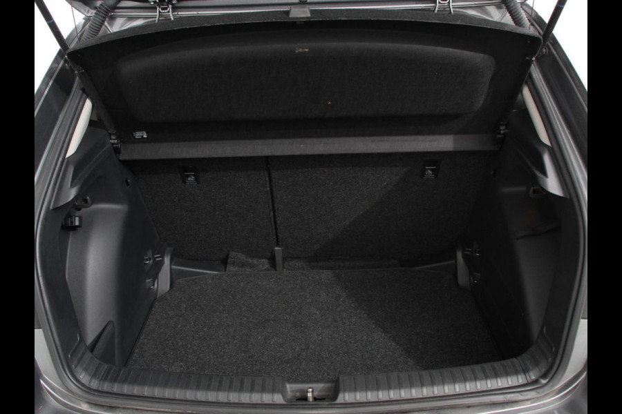 Škoda Fabia 1.0 TSI 110pk Automaat Selection Climate control Adaptieve cruise control Lane assist Parkeersensoren achter Stuurverwarming Stoel verwarming Apple Carplay/ Android Auto