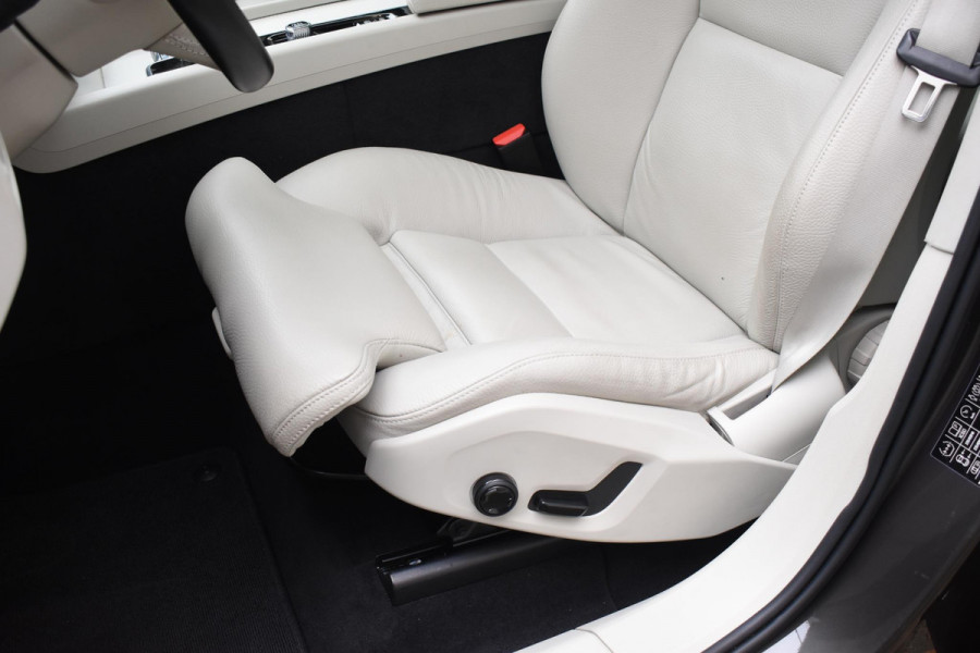 Volvo XC60 T6 340PK Automaat Plug-in Hybrid AWD Inscription / Navigatie / Elektrisch glazen schuif-kanteldak / Leder Blond / Elektrische achterklep / Cruise control