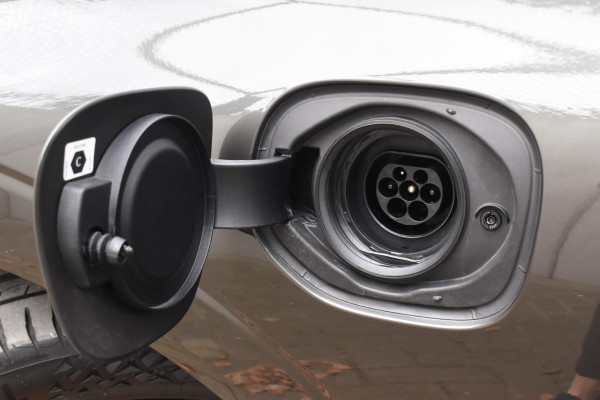 Volvo XC60 T6 340PK Automaat Plug-in Hybrid AWD Inscription / Navigatie / Elektrisch glazen schuif-kanteldak / Leder Blond / Elektrische achterklep / Cruise control