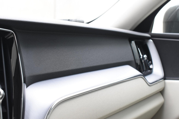Volvo XC60 T6 340PK Automaat Plug-in Hybrid AWD Inscription / Navigatie / Elektrisch glazen schuif-kanteldak / Leder Blond / Elektrische achterklep / Cruise control