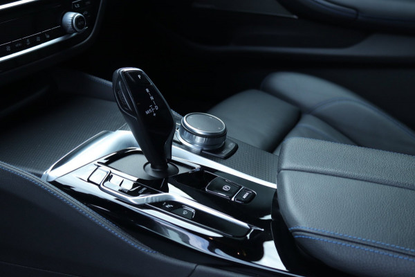 BMW 5 Serie Touring 540i xDrive High Executive Harman Kardon / leder / memory / carplay