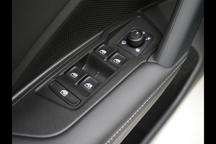 Volkswagen Tayron 1.5 eHybrid | 5 Jaar Garantie | Trekhaak | 360 | Sfeerlicht | Adaptive Cruise | Dodehoek | Matrix | Carplay