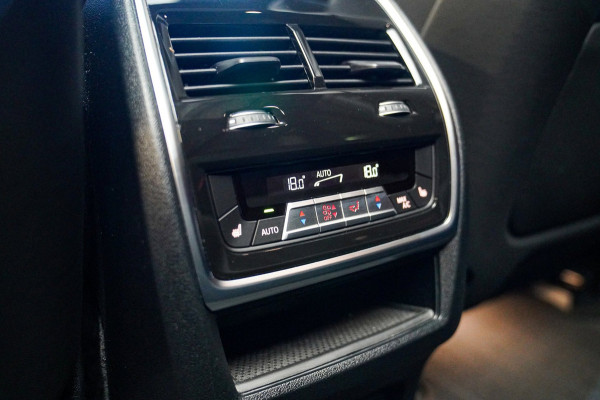 BMW X5 XDrive50e High Executive | X5M Kuipstoelen | Driving assistant Prof | HuD | Dravit Grau | Luchtvering | Stoelverkoeling |
