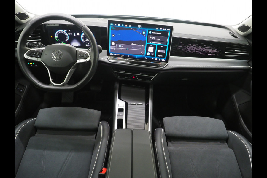 Volkswagen Passat Variant 1.5 eHybrid Elegance | 5 Jaar Garantie | Panoramadak | Leder/Alcantara | Trekhaak | Harman/Kardon | HUD | 360 | Keyless