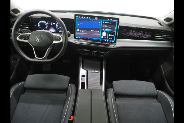Volkswagen Passat Variant 1.5 eHybrid Elegance | 5 Jaar Garantie | Panoramadak | Leder/Alcantara | Trekhaak | Harman/Kardon | HUD | 360 | Keyless