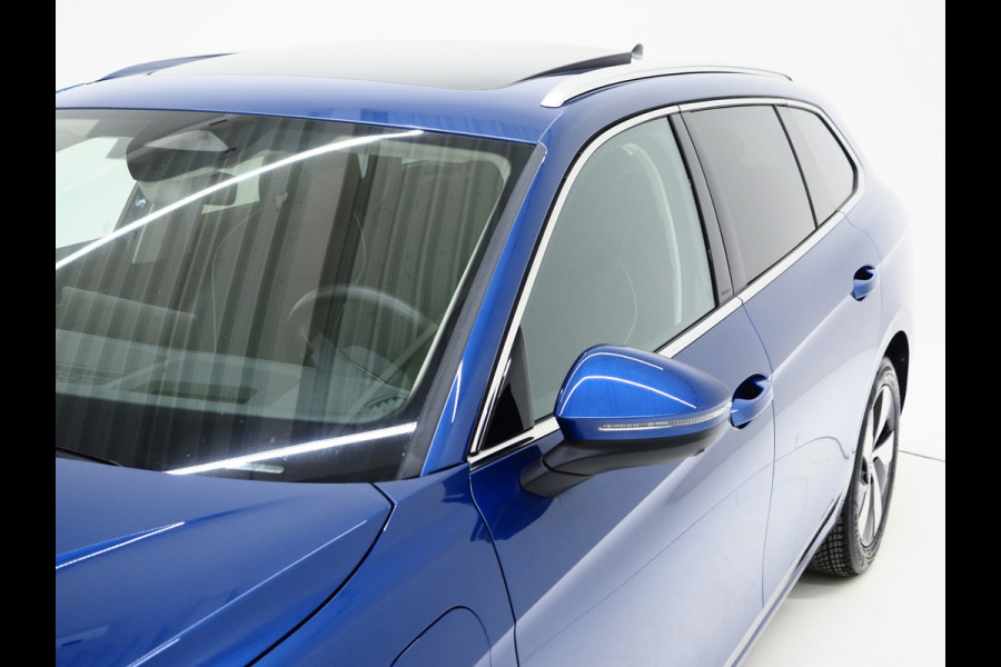 Volkswagen Passat Variant 1.5 eHybrid Elegance | 5 Jaar Garantie | Panoramadak | Leder/Alcantara | Trekhaak | Harman/Kardon | HUD | 360 | Keyless