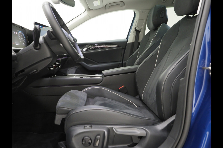 Volkswagen Passat Variant 1.5 eHybrid Elegance | 5 Jaar Garantie | Panoramadak | Leder/Alcantara | Trekhaak | Harman/Kardon | HUD | 360 | Keyless