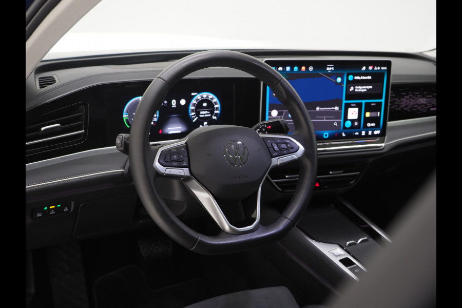 Volkswagen Passat Variant 1.5 eHybrid Elegance | 5 Jaar Garantie | Panoramadak | Leder/Alcantara | Trekhaak | Harman/Kardon | HUD | 360 | Keyless