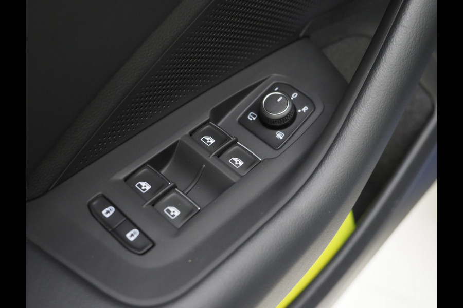 Volkswagen Passat Variant 1.5 eHybrid Elegance | 5 Jaar Garantie | Panoramadak | Leder/Alcantara | Trekhaak | Harman/Kardon | HUD | 360 | Keyless
