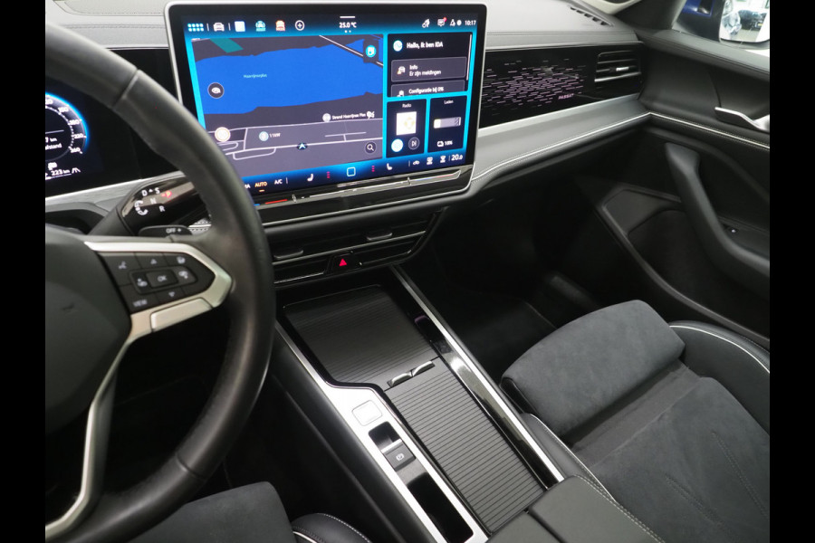 Volkswagen Passat Variant 1.5 eHybrid Elegance | 5 Jaar Garantie | Panoramadak | Leder/Alcantara | Trekhaak | Harman/Kardon | HUD | 360 | Keyless