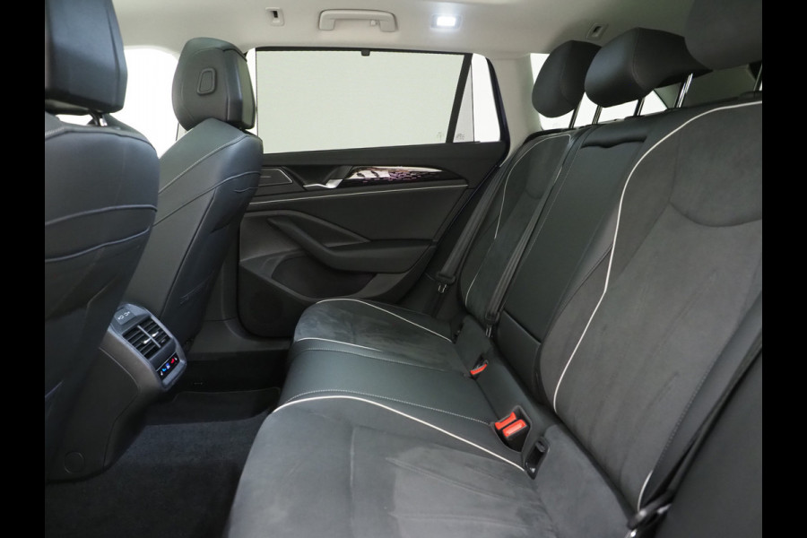 Volkswagen Passat Variant 1.5 eHybrid Elegance | 5 Jaar Garantie | Panoramadak | Leder/Alcantara | Trekhaak | Harman/Kardon | HUD | 360 | Keyless