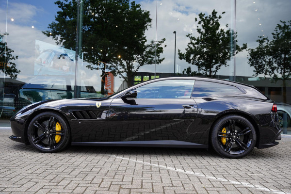 Ferrari GTC4 Lusso T 3.9 V8 / Atelier Car / Passenger Display