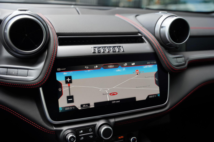 Ferrari GTC4 Lusso T 3.9 V8 / Atelier Car / Passenger Display