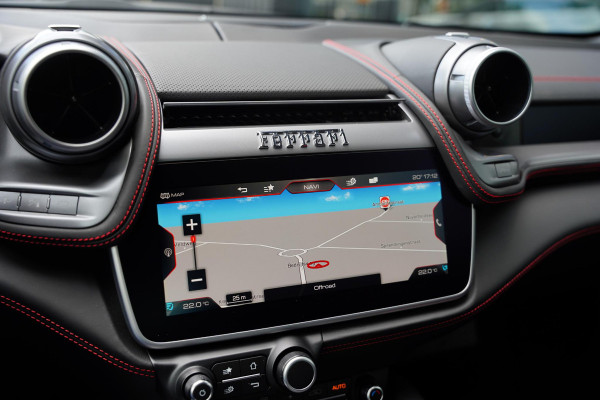 Ferrari GTC4 Lusso T 3.9 V8 / Atelier Car / Passenger Display
