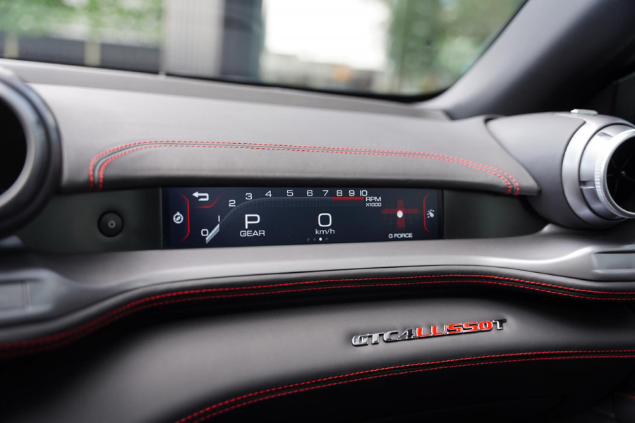 Ferrari GTC4 Lusso T 3.9 V8 / Atelier Car / Passenger Display